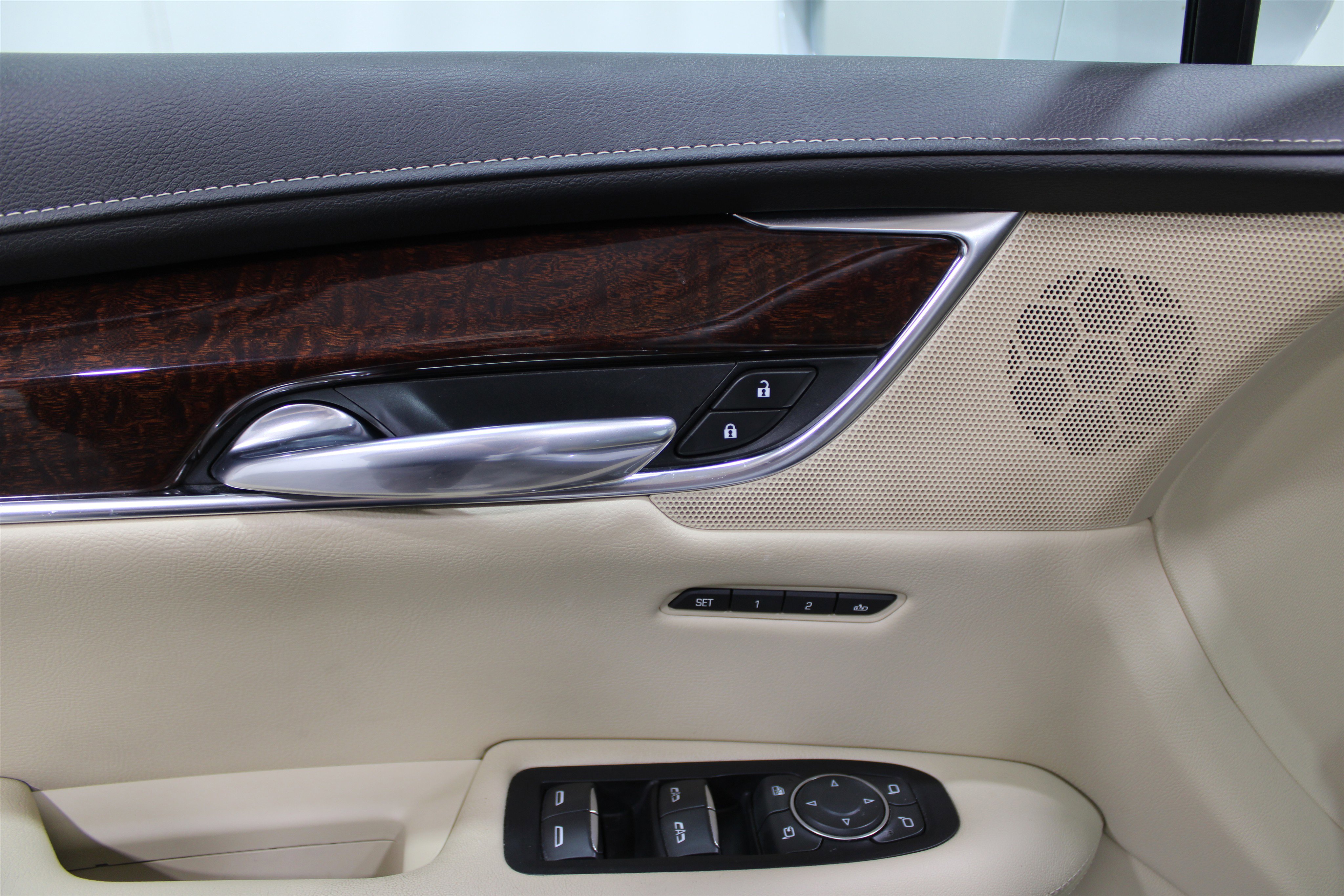 Used 2017 Cadillac XT5 Luxury w/ Driver Awareness Package image 8