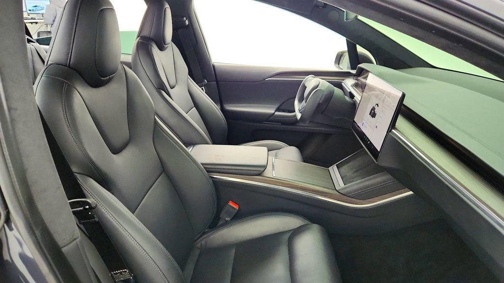 Used 2022 Tesla Model X image 30