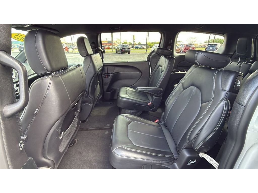 Used 2025 Chrysler Pacifica Select FWD image 34