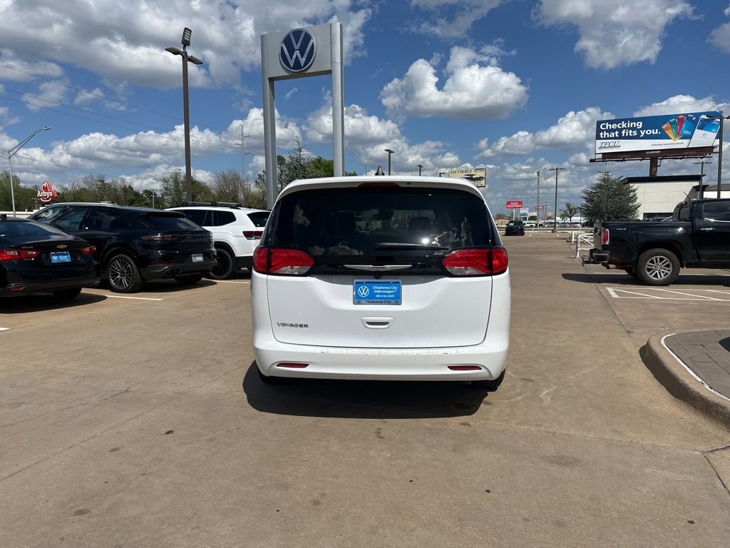 Used 2024 Chrysler Voyager LX image 6