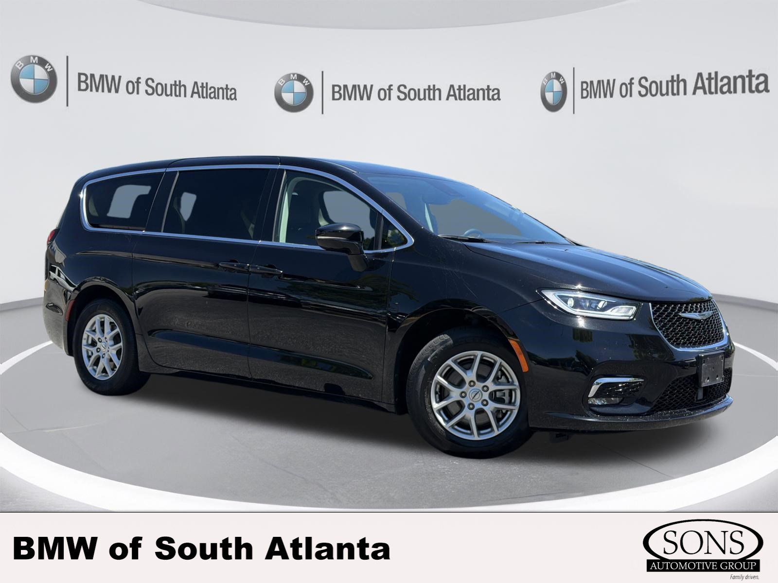 Used 2024 Chrysler Pacifica Touring-L FWD image 1