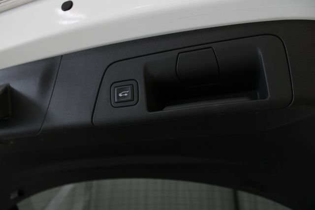 Used 2022 Buick Envision Avenir w/ Technology Package II FWD image 37