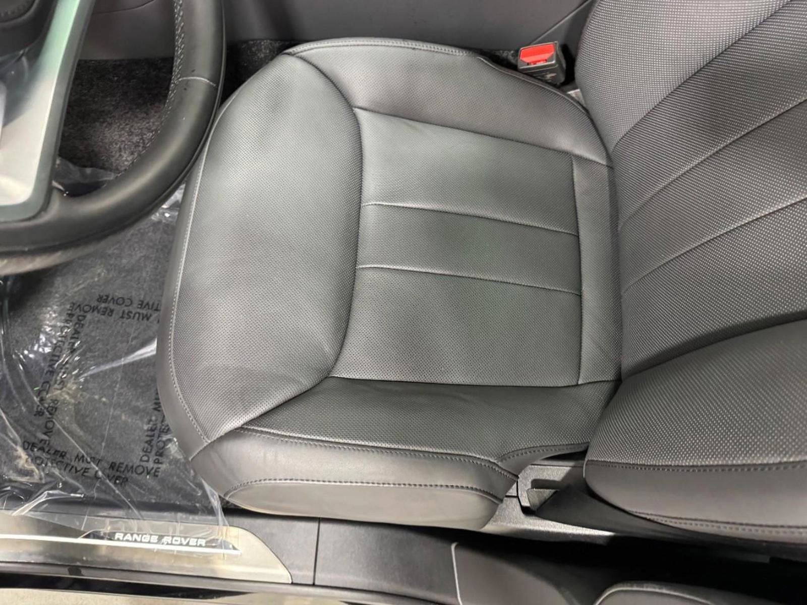 Used 2025 Land Rover Range Rover SE image 26
