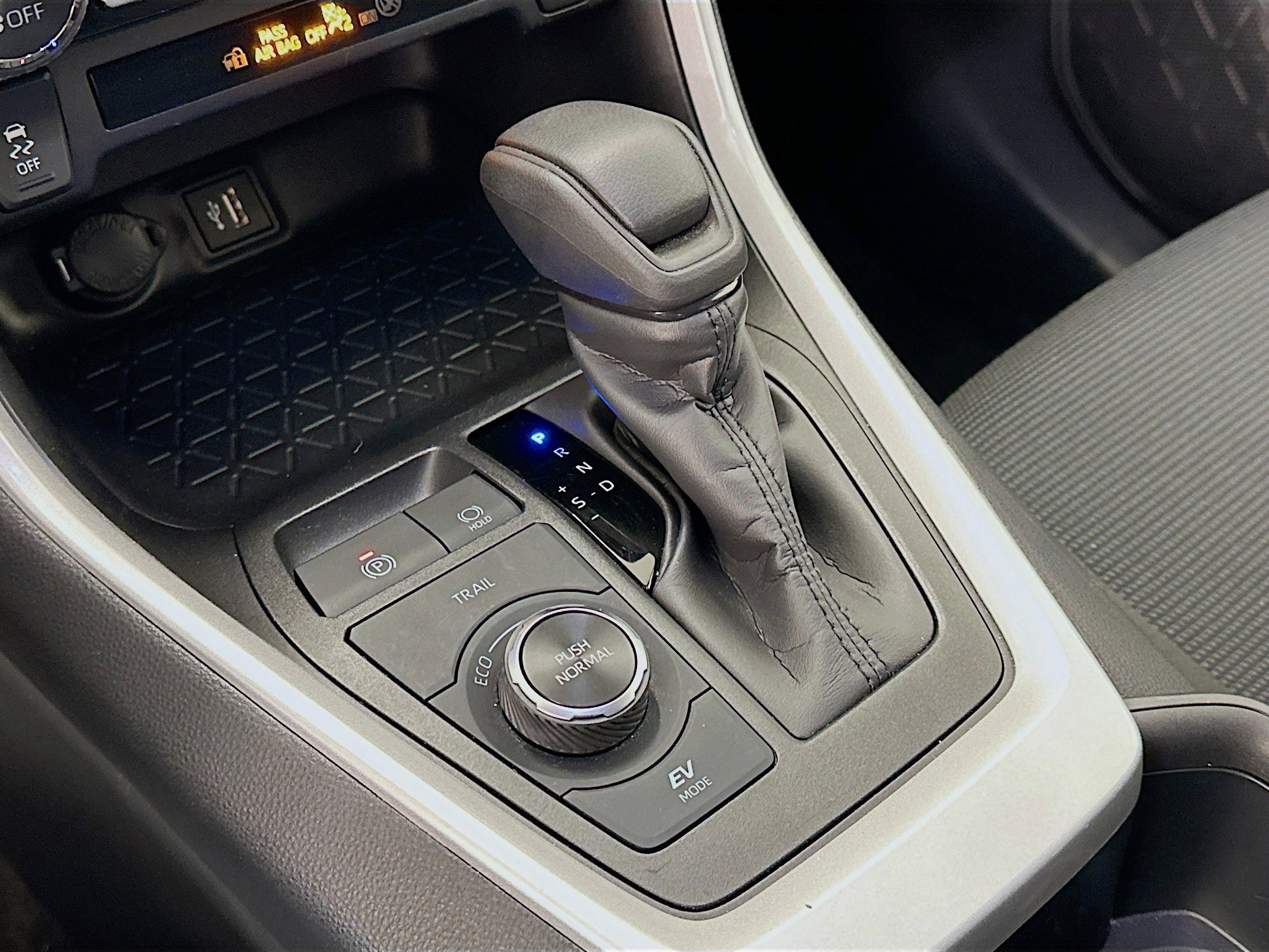 Used 2025 Toyota RAV4 LE image 25