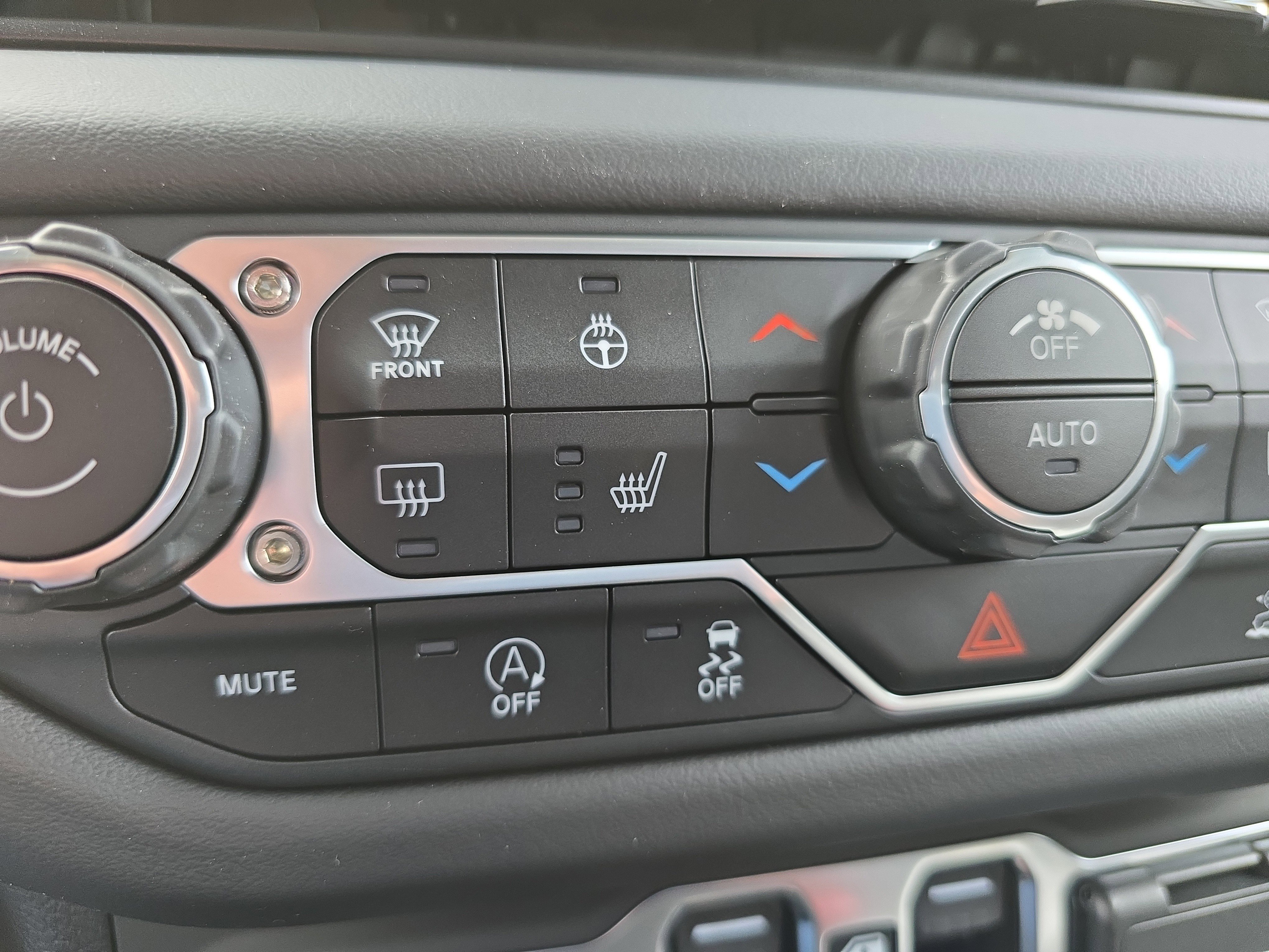 New 2025 Jeep Gladiator Sport w/ Premium Package image 27