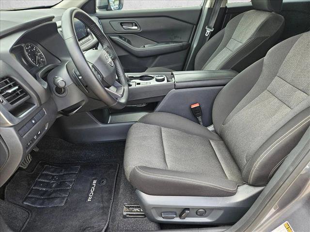 Used 2025 Nissan Rogue SV image 15