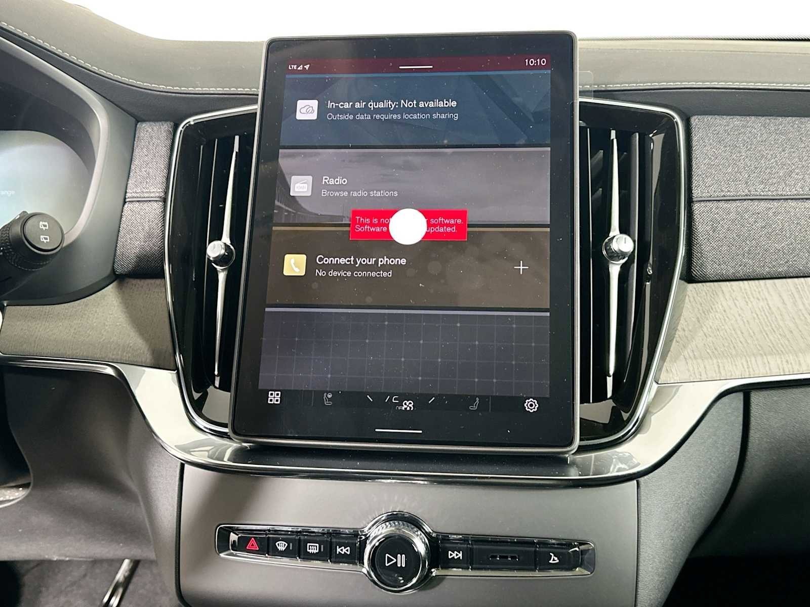 Used 2025 Volvo XC90 T8 Ultra w/ Protection Package Premier image 13