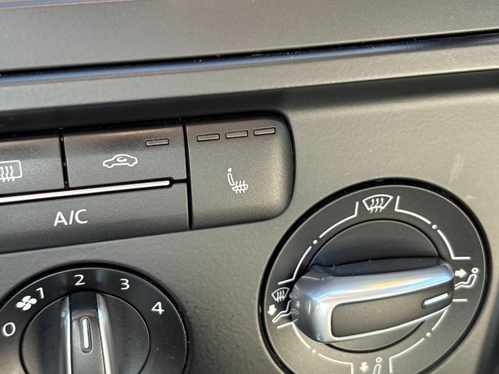 Used 2013 Volkswagen Jetta SE FWD image 16