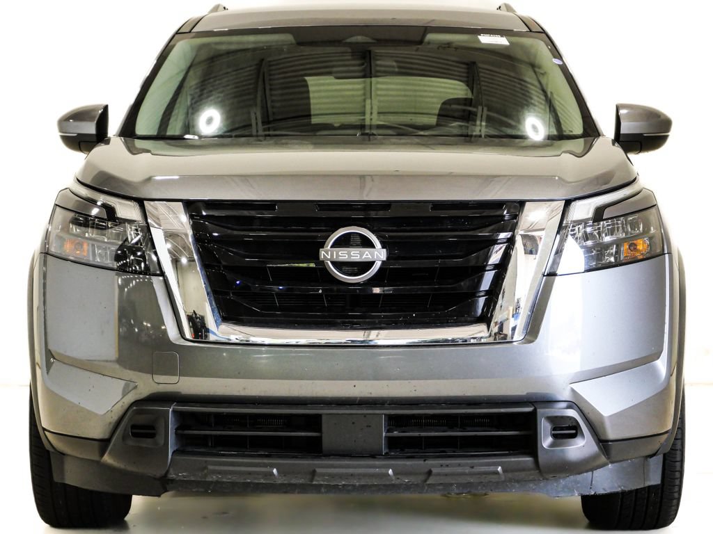 Used 2025 Nissan Pathfinder SV FWD image 2