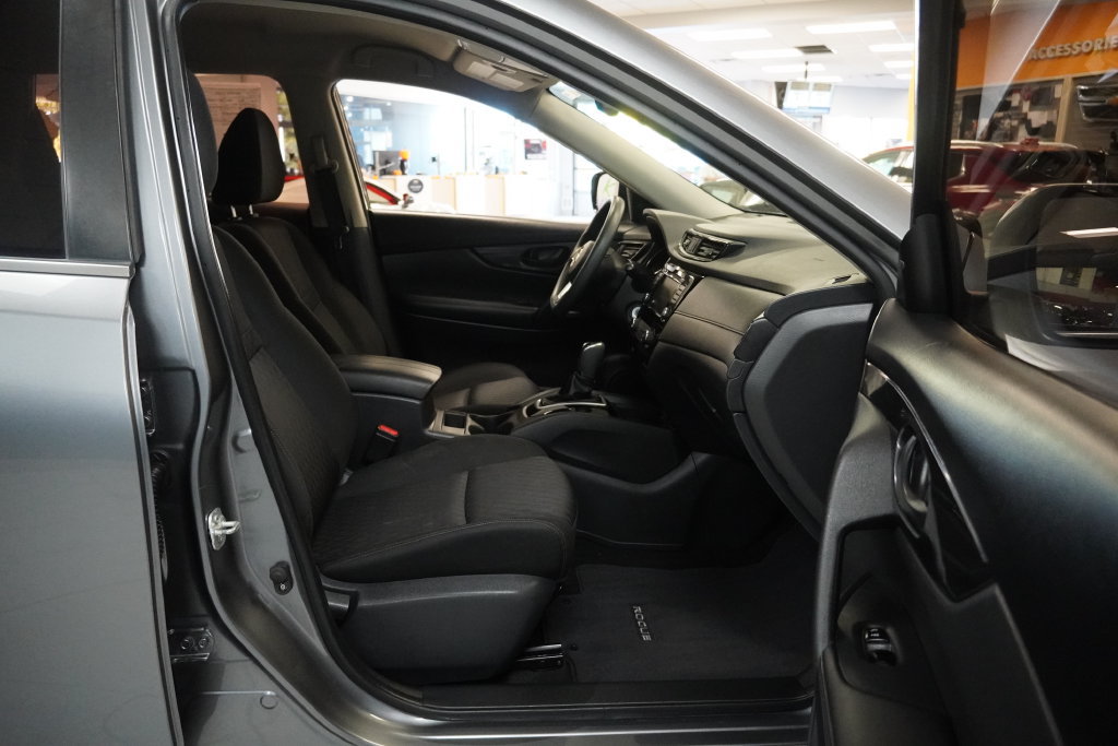 Used 2019 Nissan Rogue S AWD/4WD image 9