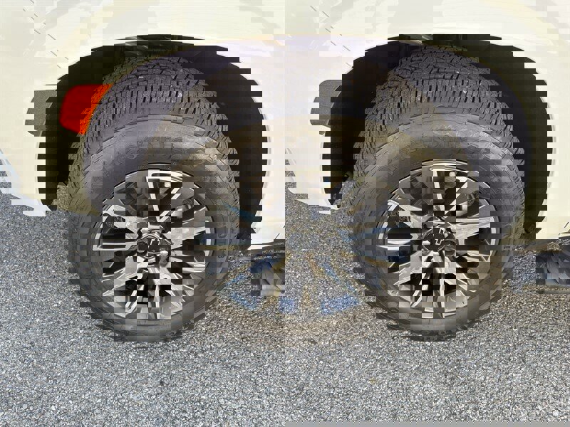 Used 2023 Chevrolet Suburban Z71 image 13