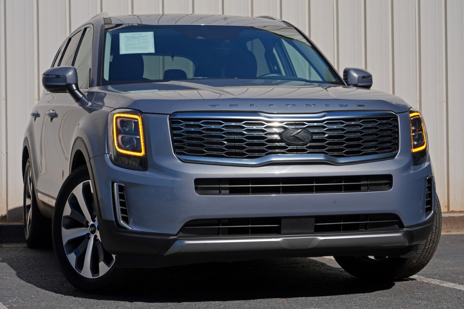 Used 2021 Kia Telluride EX w/ EX Premium Package FWD image 2
