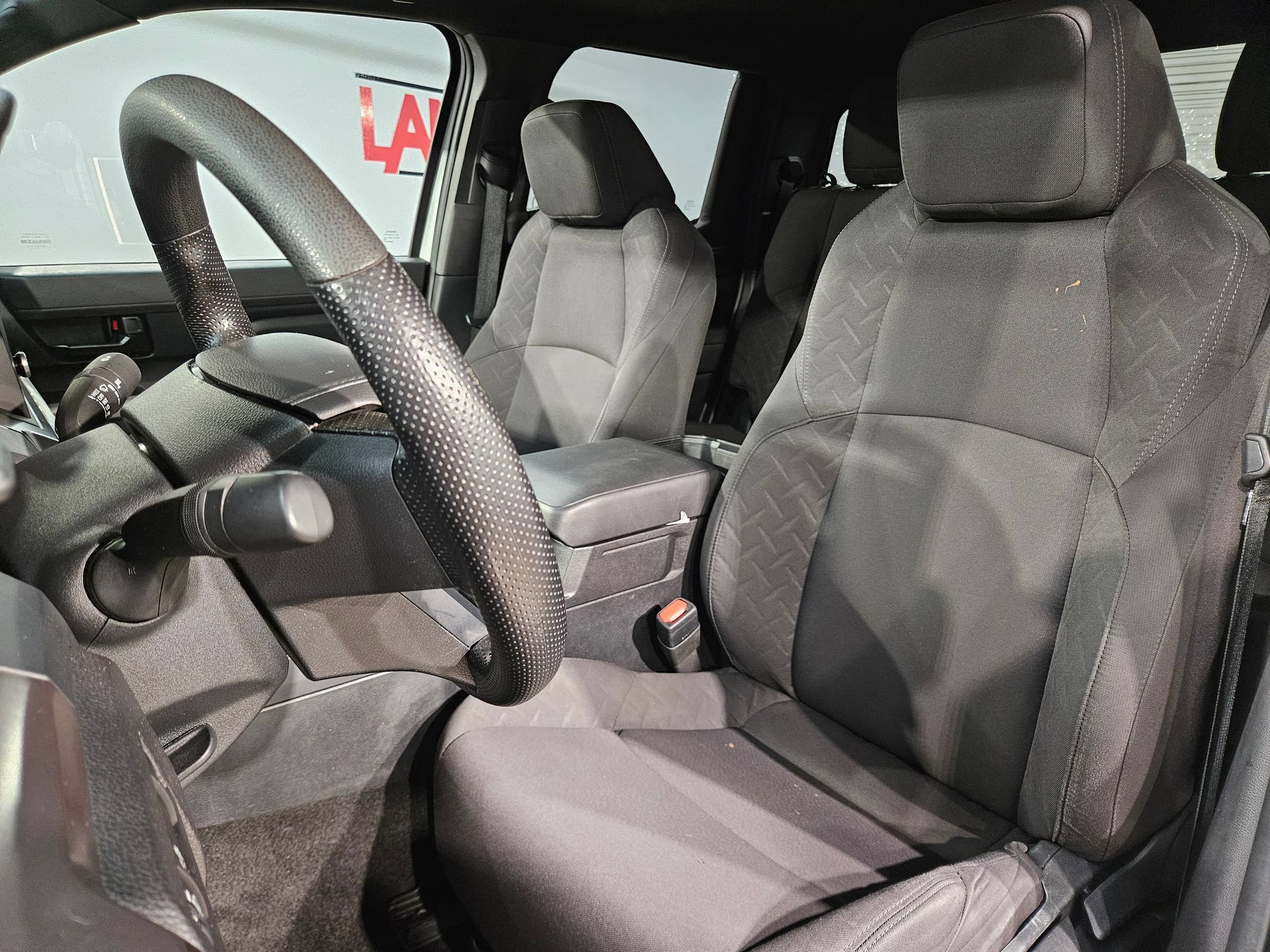 Used 2025 Toyota Tacoma SR5 AWD/4WD image 24
