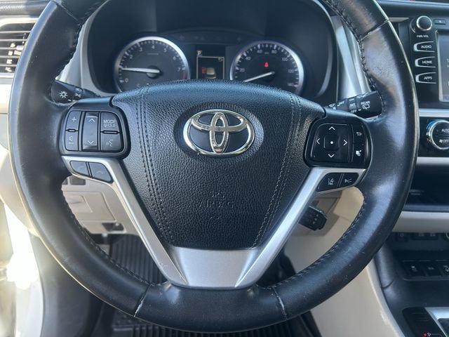 Used 2018 Toyota Highlander XLE AWD/4WD image 25