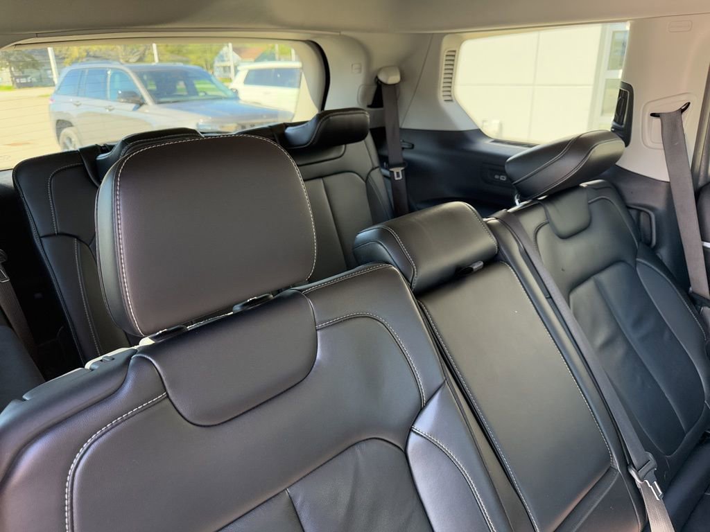 Used 2021 Jeep Grand Cherokee L Limited AWD/4WD image 36
