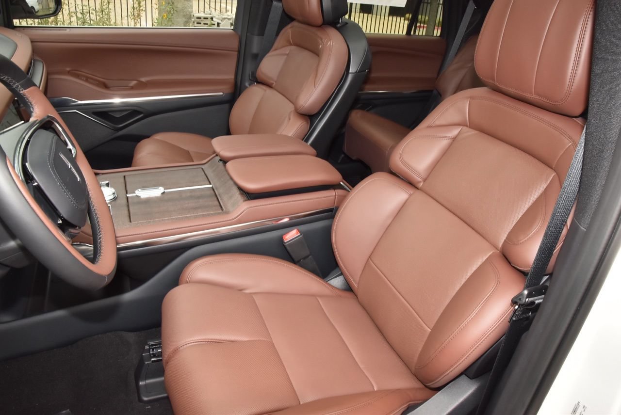 New 2026 Lincoln Navigator Reserve AWD/4WD image 36