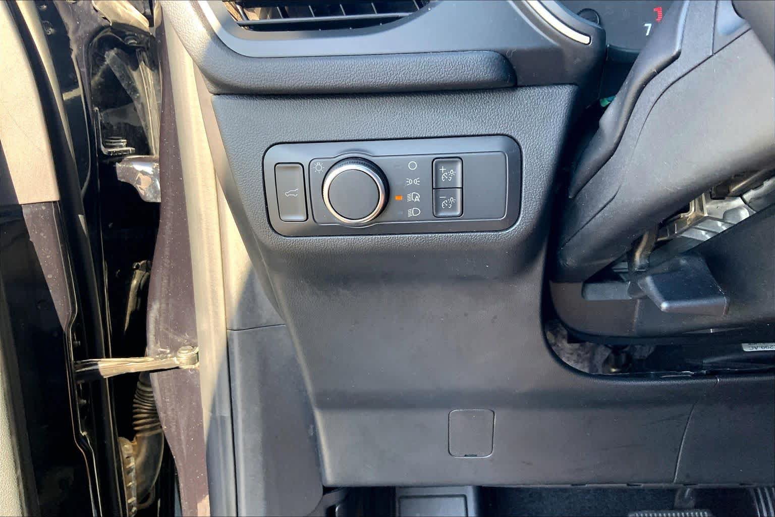 Used 2022 Ford Escape SE w/ SE Sport Appearance Package FWD image 36