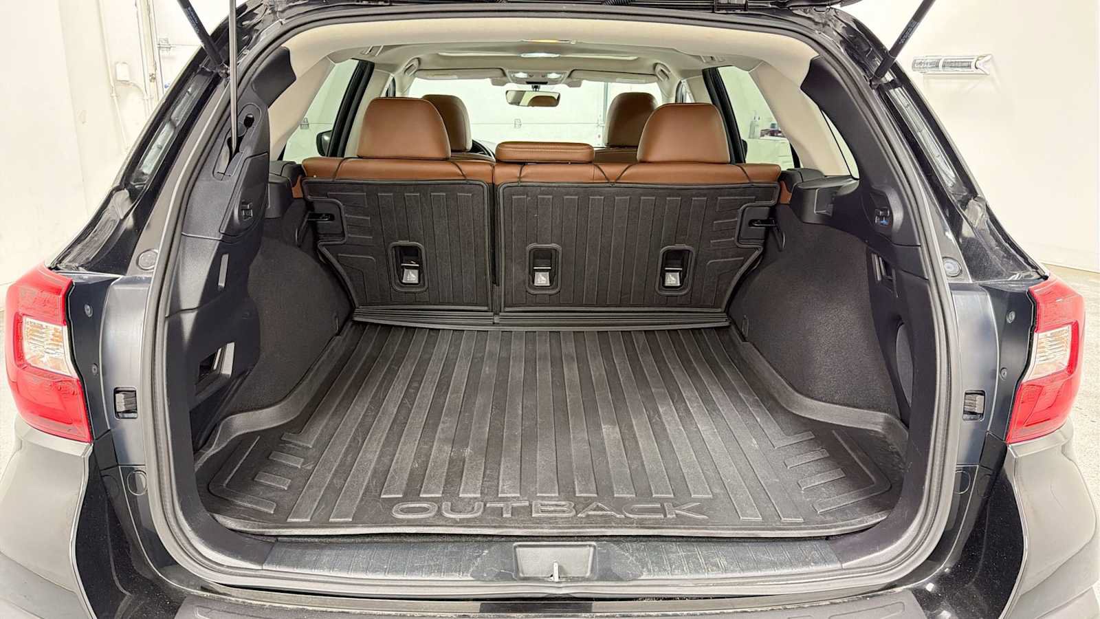 Used 2018 Subaru Outback 2.5i Touring w/ Popular Package #3 AWD/4WD image 28