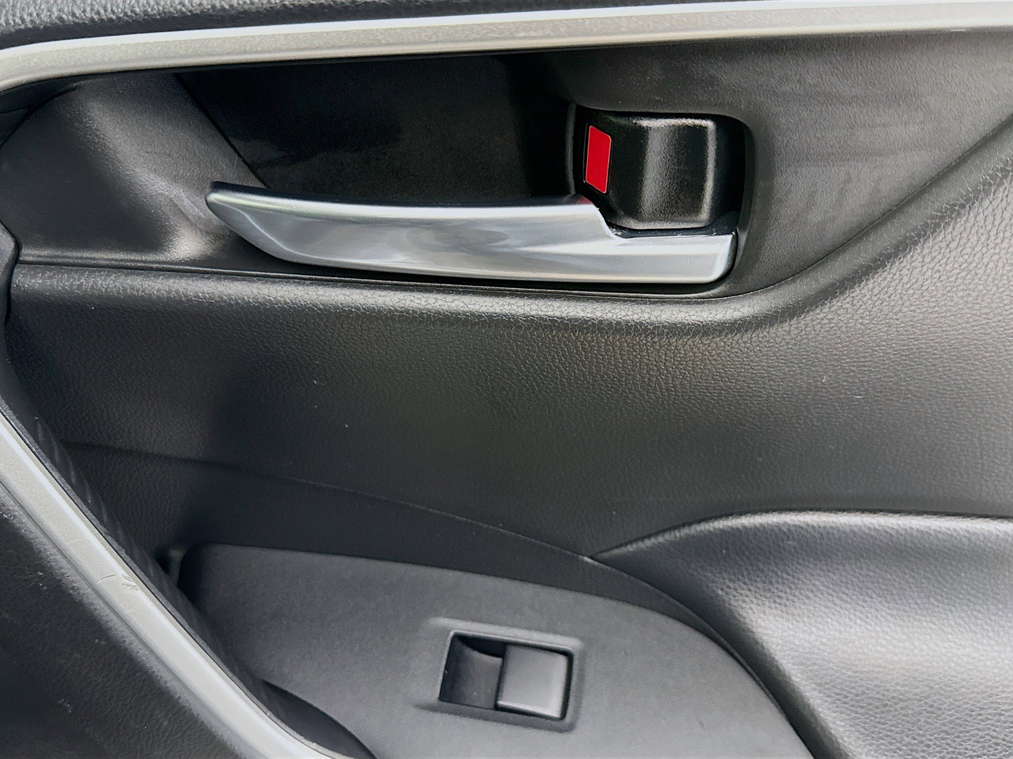 Used 2021 Toyota RAV4 XLE image 30