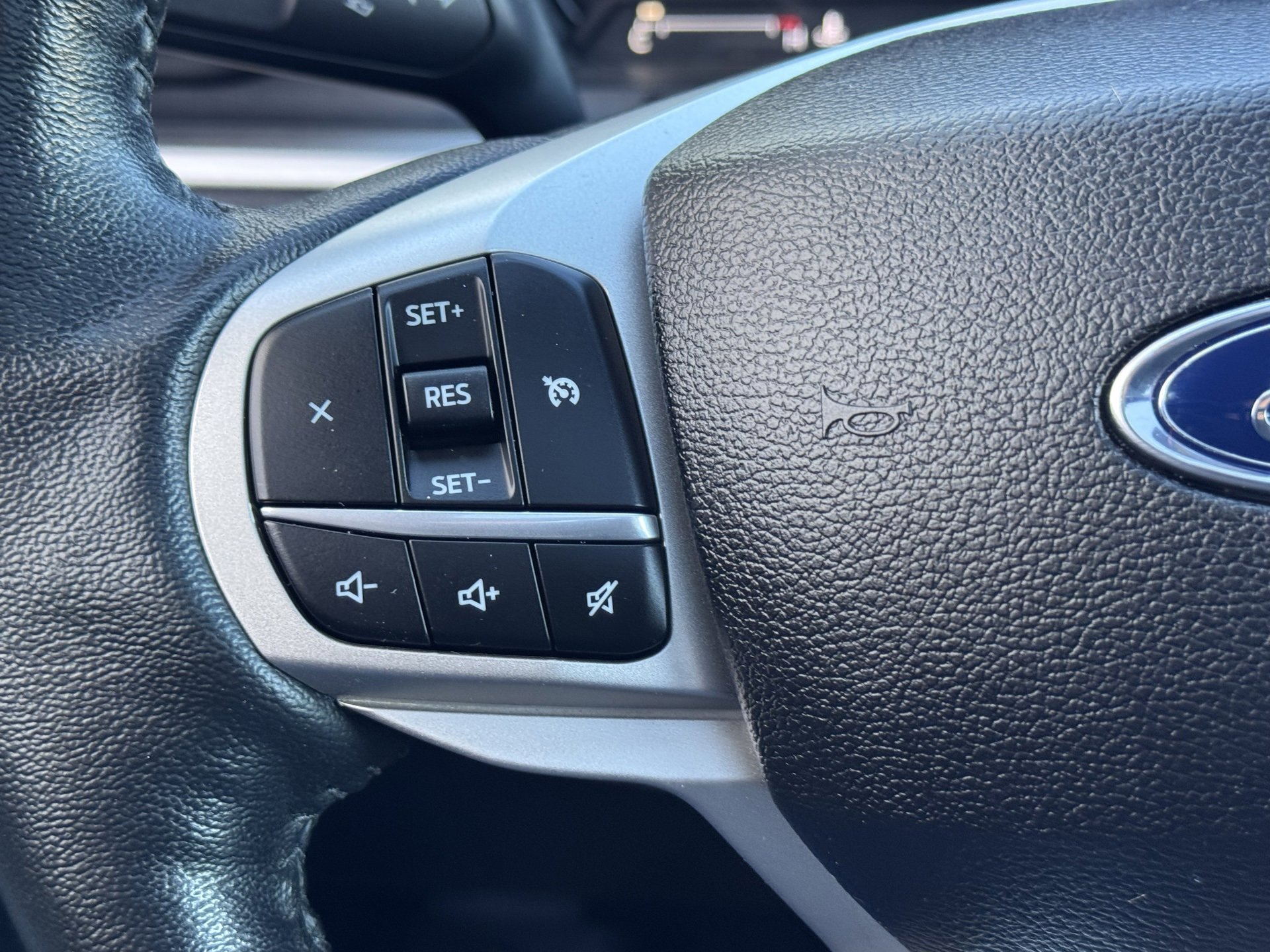 Used 2022 Ford Explorer XLT w/ Equipment Group 202A image 24