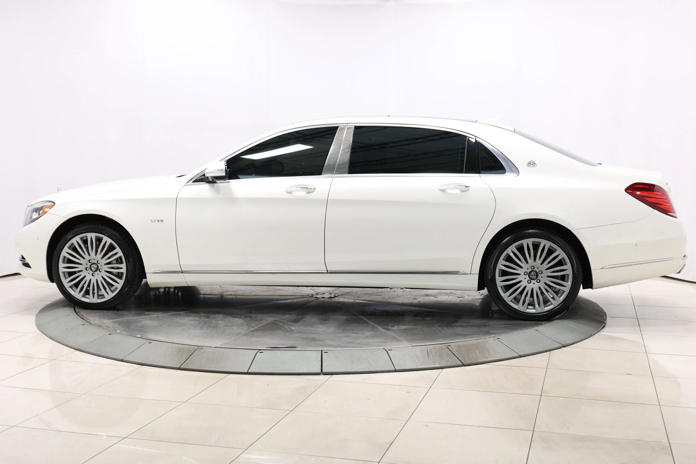 Used 2016 Mercedes-Benz Maybach S 600 image 8
