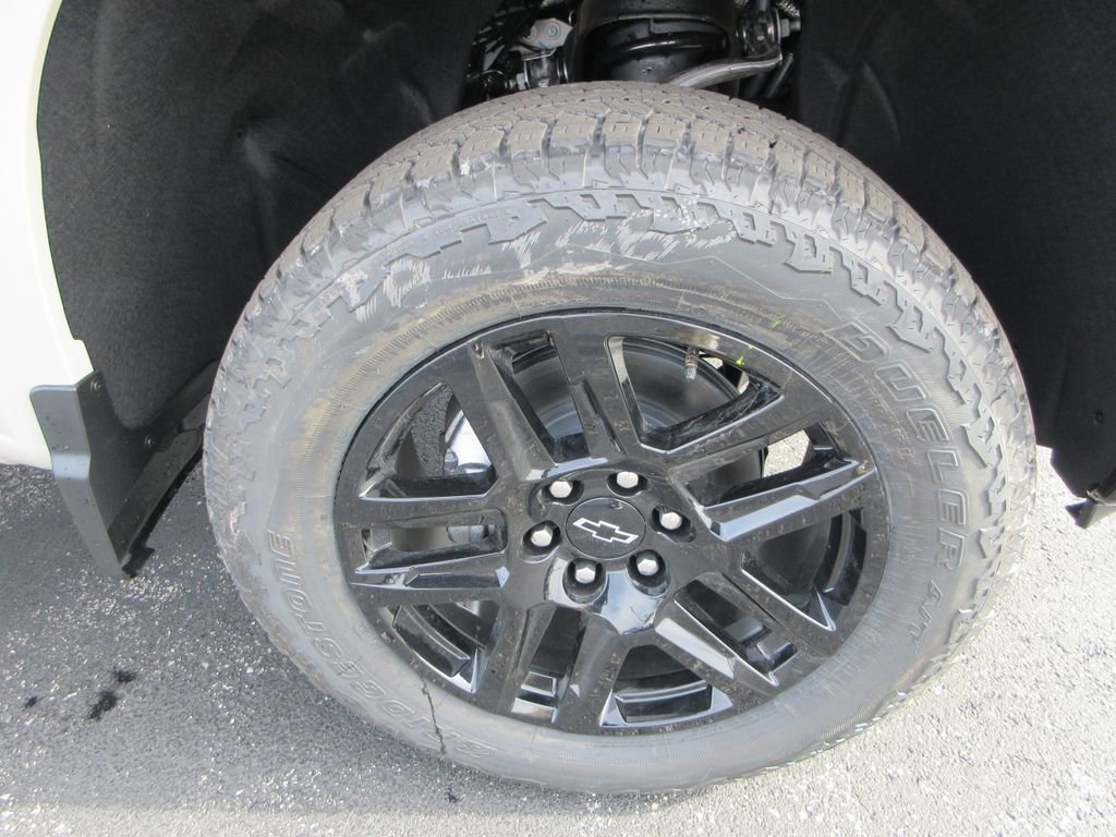 New 2026 Chevrolet Silverado 1500 Custom Trail Boss w/ LPO, Dark Essentials Package image 9