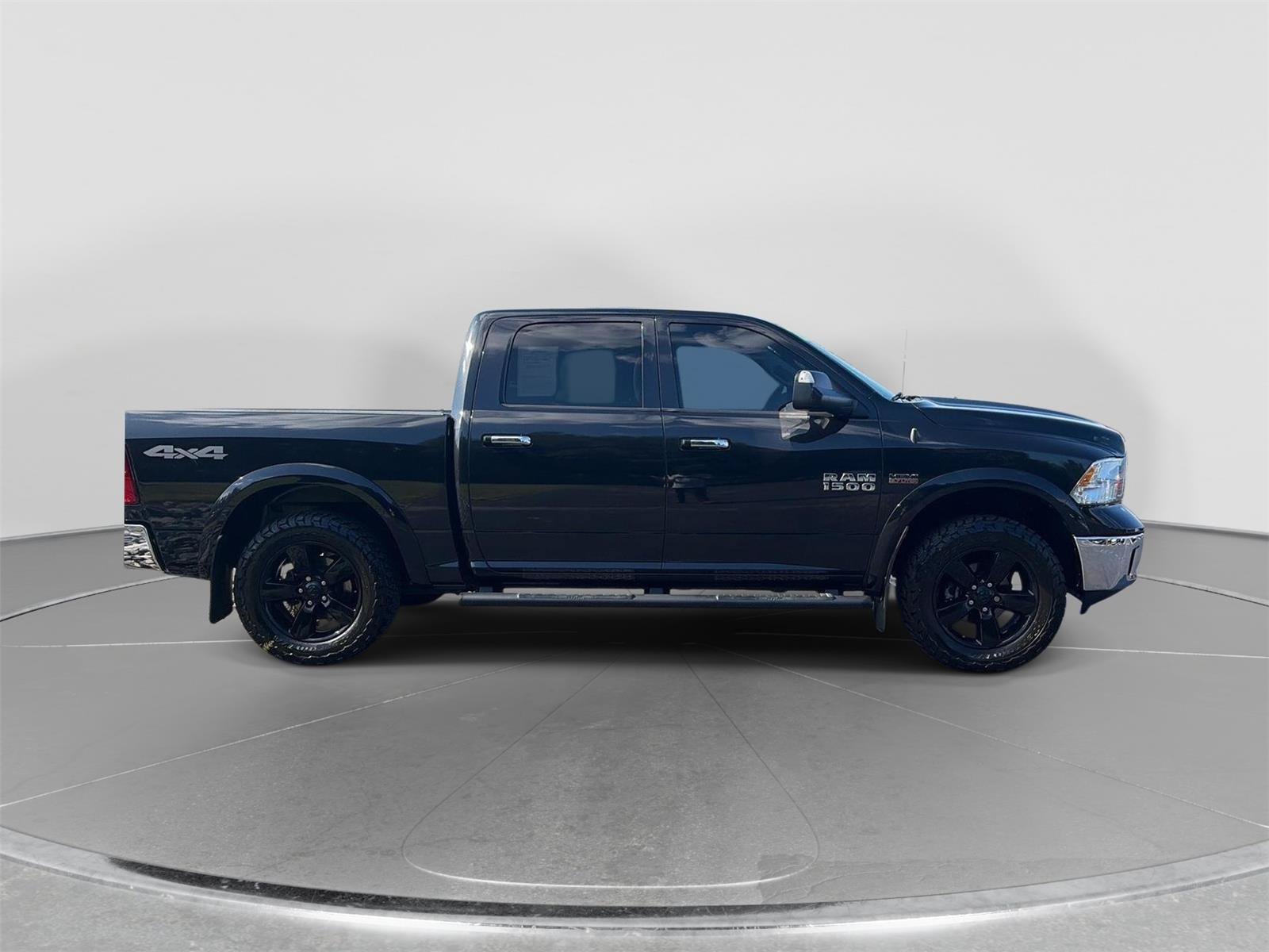 Used 2018 RAM 1500 SLT AWD/4WD image 6