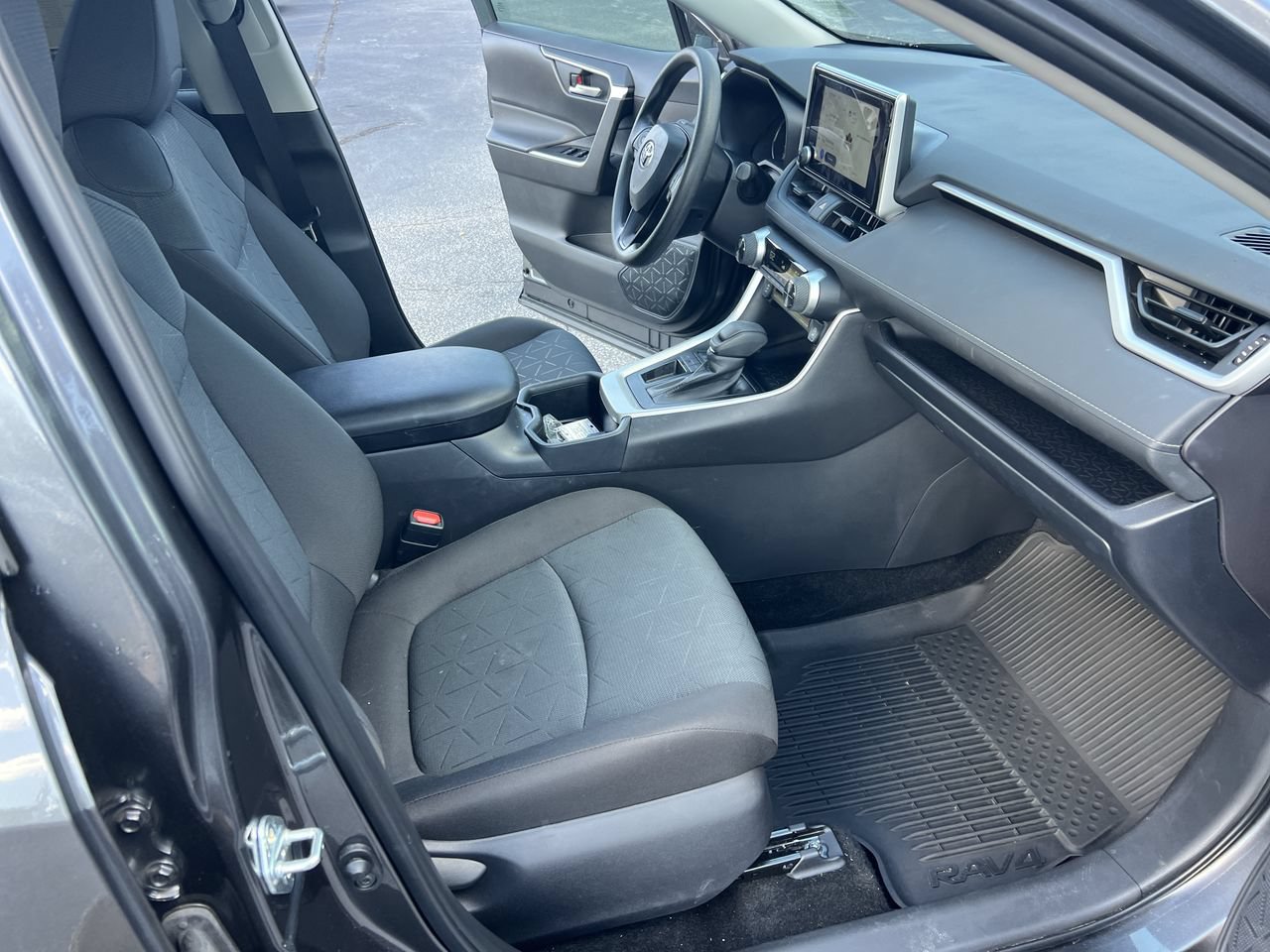 Used 2025 Toyota RAV4 XLE w/ Convenience Package FWD image 34