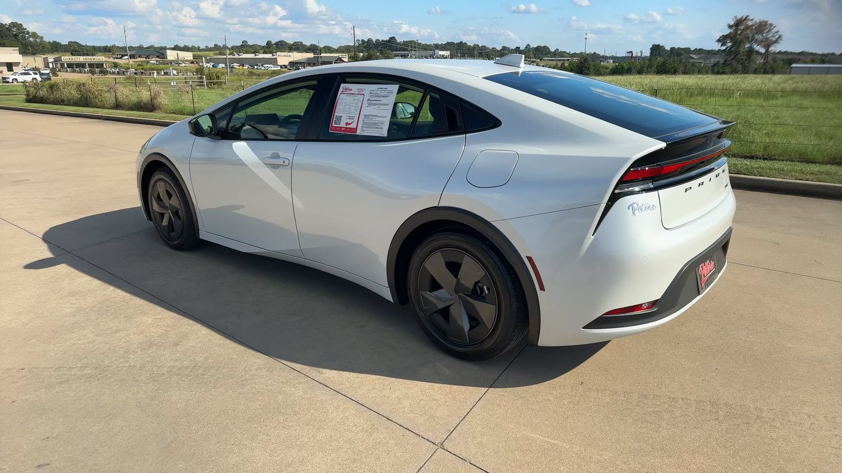 Used 2025 Toyota Prius LE FWD image 7