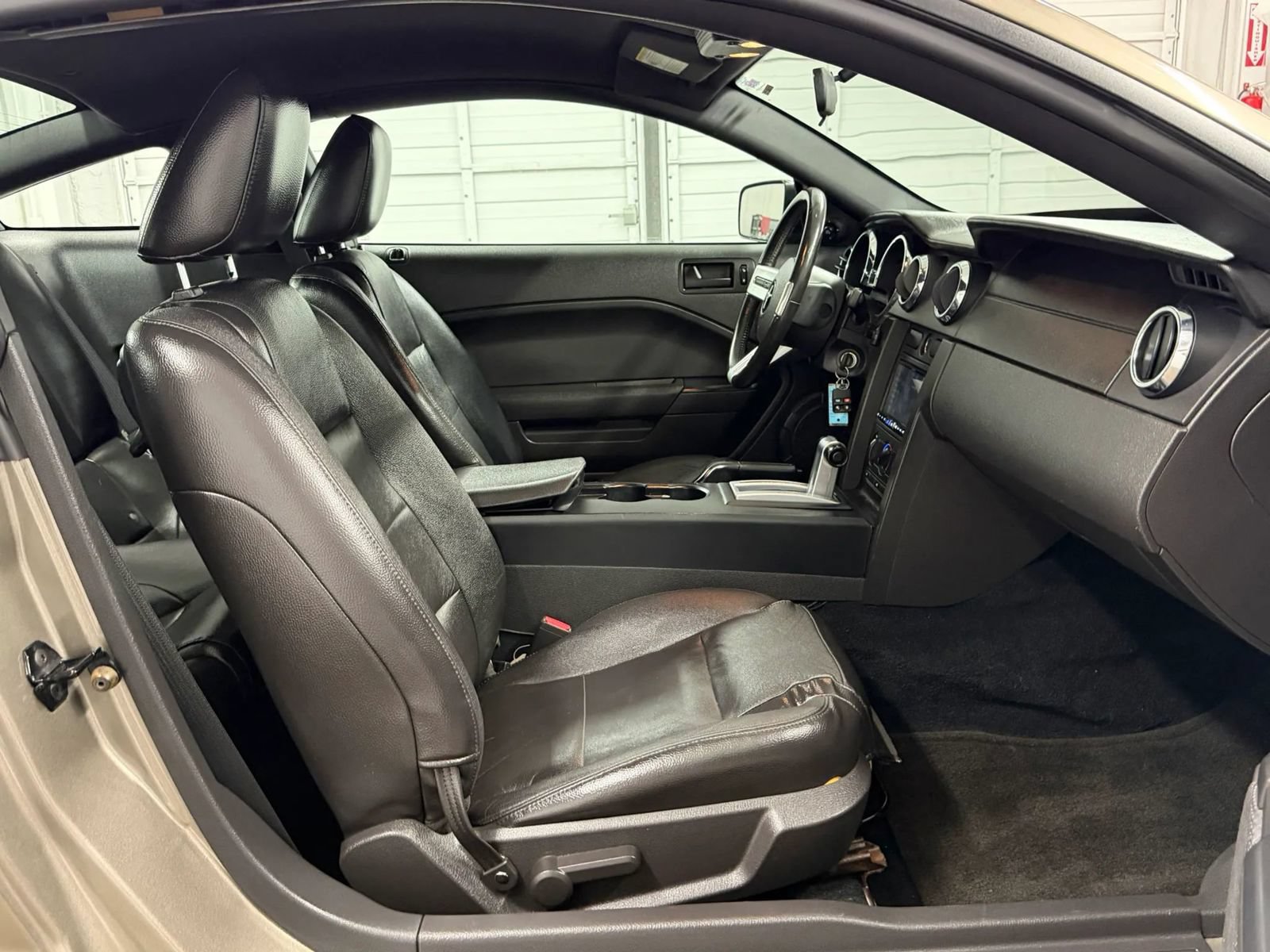 Used 2005 Ford Mustang Premium RWD image 29