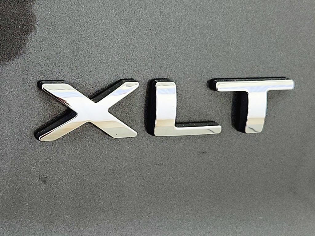 Used 2018 Ford Explorer XLT w/ Equipment Group 202A image 37