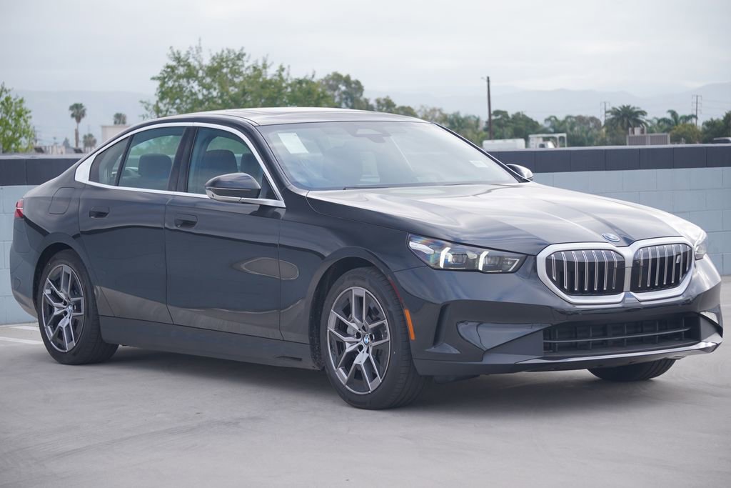 New 2026 BMW i5 eDrive40 w/ Premium Package image 3