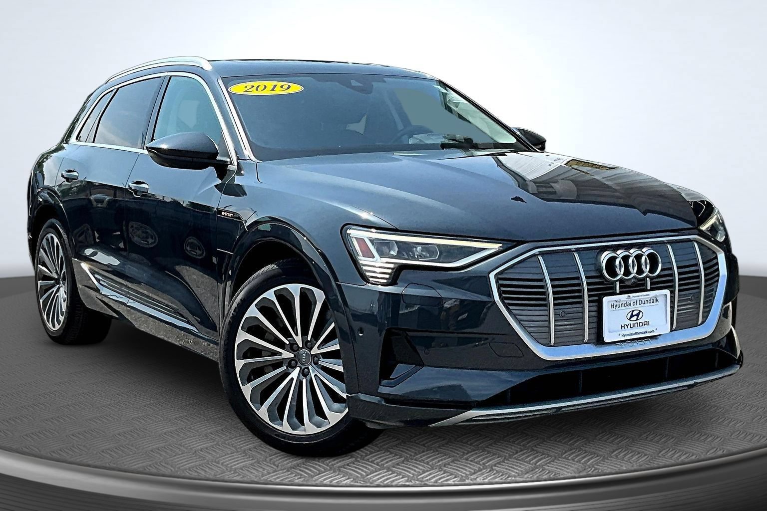 Used 2019 Audi e-tron Prestige w/ Prestige Package AWD/4WD image 2