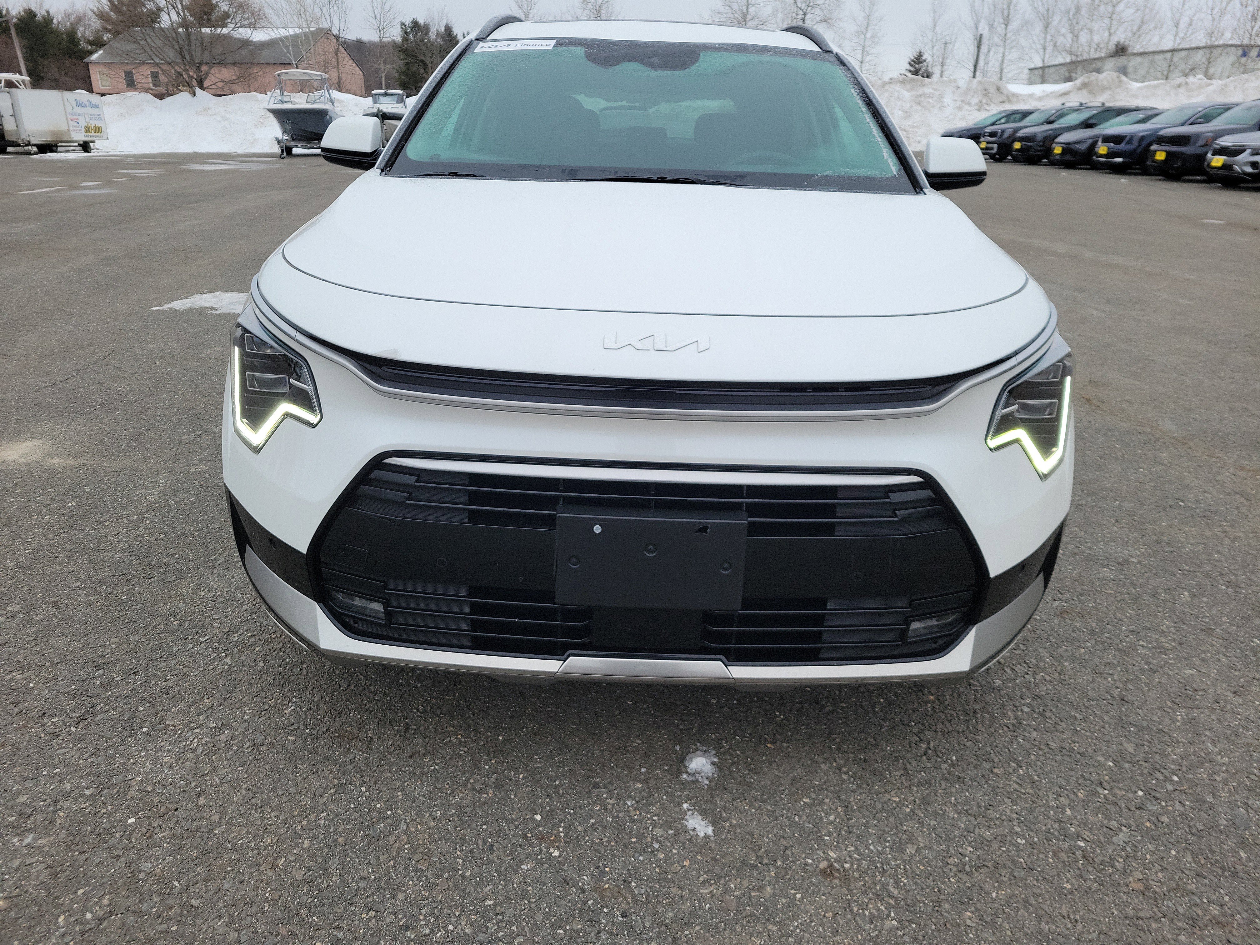 Used 2023 Kia Niro SX Touring image 2