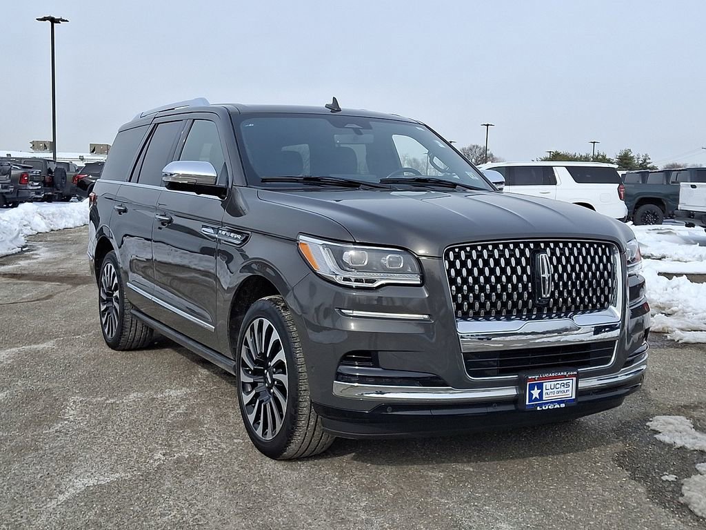 Used 2023 Lincoln Navigator Black Label AWD/4WD image 2