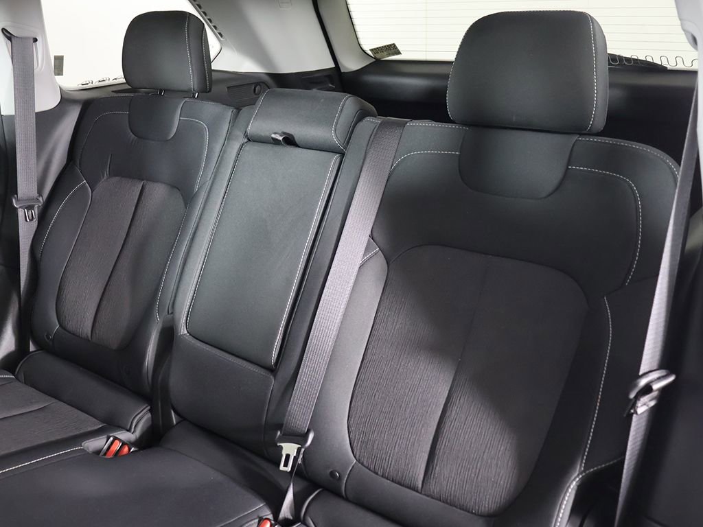 Used 2023 Jeep Grand Cherokee Laredo image 31