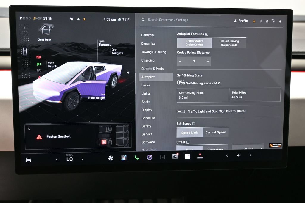 Used 2024 Tesla Cybertruck AWD Crew Cab image 26