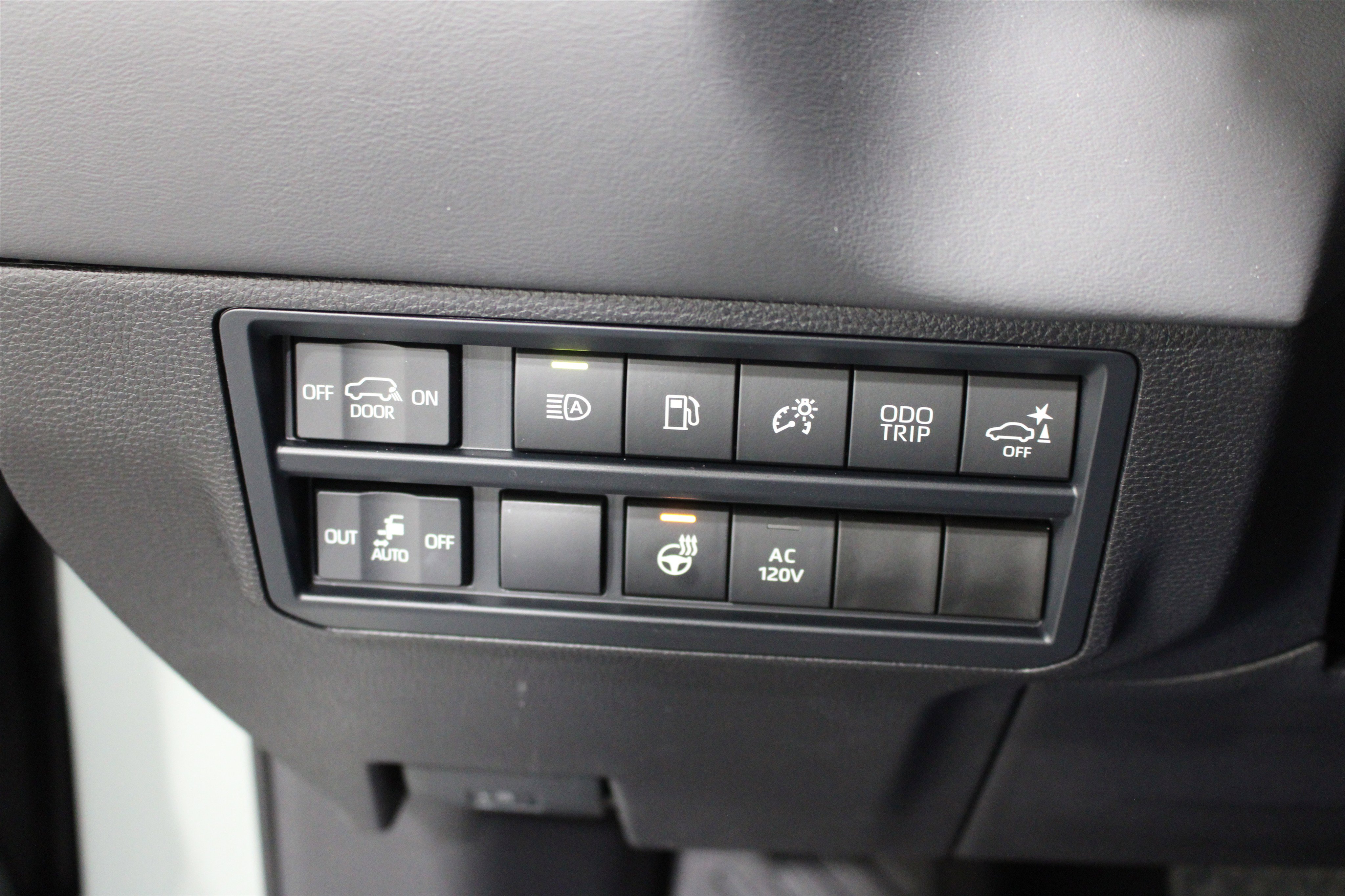 Used 2026 Toyota Sequoia Platinum image 8