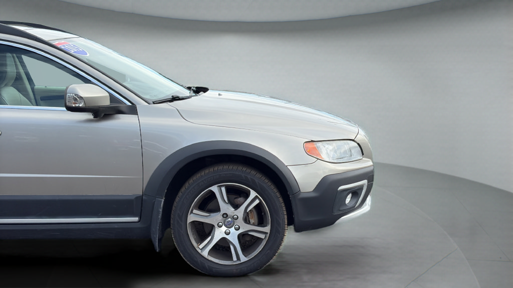 Used 2015 Volvo XC70 T6 w/ Proximity Package AWD/4WD image 25