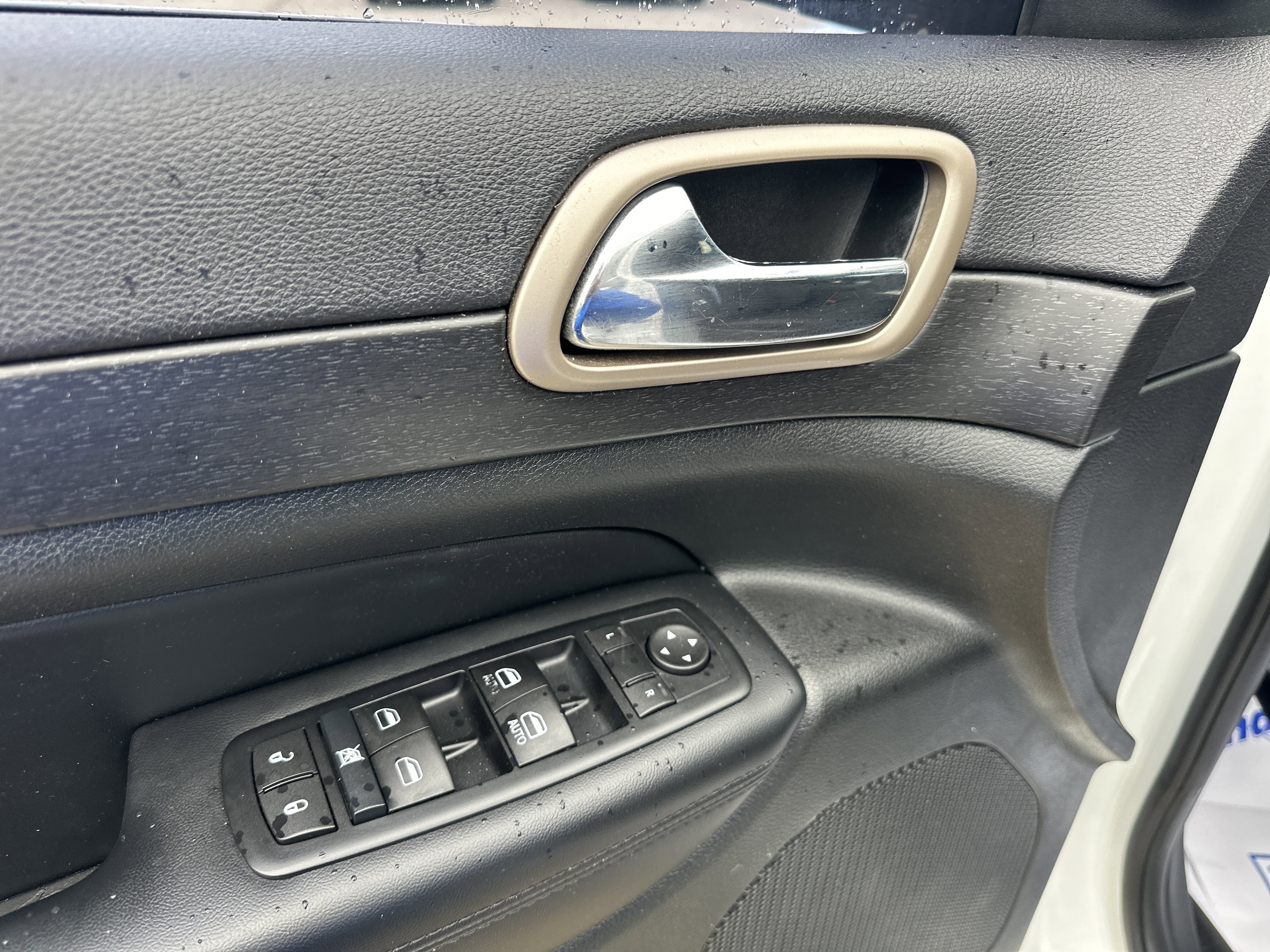 Used 2015 Jeep Grand Cherokee Laredo w/ Quick Order Package 23E AWD/4WD image 9
