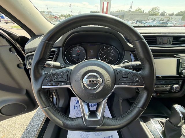 Certified 2018 Nissan Rogue SV w/ Sun & Sound Touring Package AWD/4WD image 18