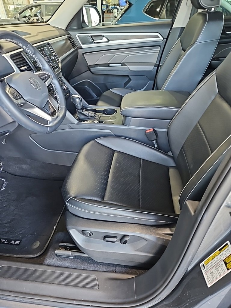 Used 2023 Volkswagen Atlas SE image 30