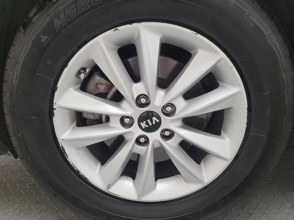 Used 2019 Kia Sorento FWD image 31
