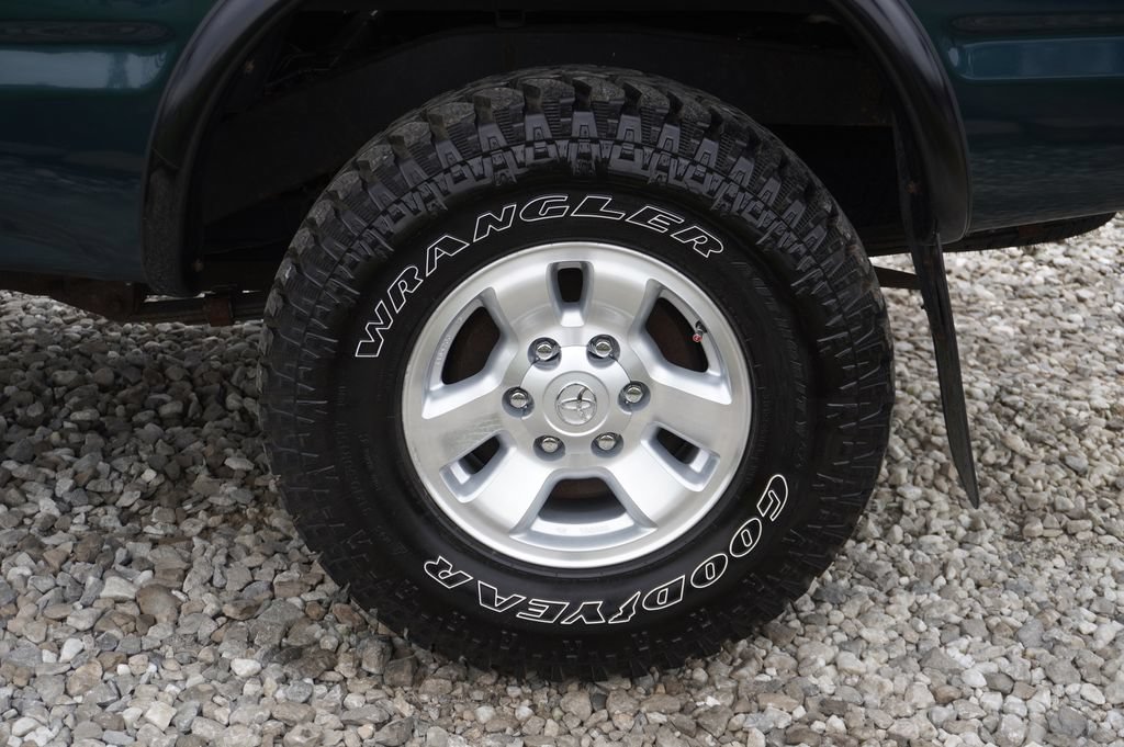 Used 1998 Toyota Tacoma PreRunner RWD image 11