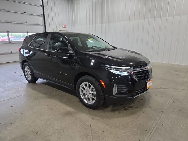 Used 2023 Chevrolet Equinox LT AWD/4WD image 2