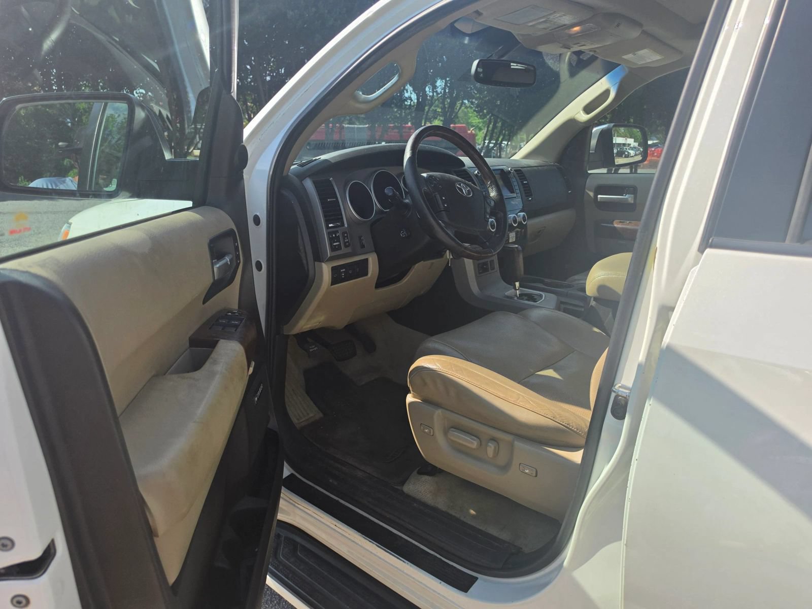 Used 2010 Toyota Sequoia Platinum AWD/4WD image 9