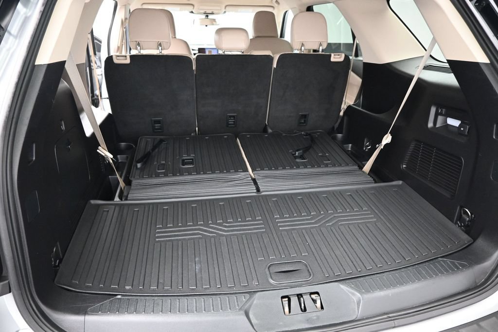 Certified 2021 Ford Explorer XLT w/ Equipment Group 202A AWD/4WD image 10