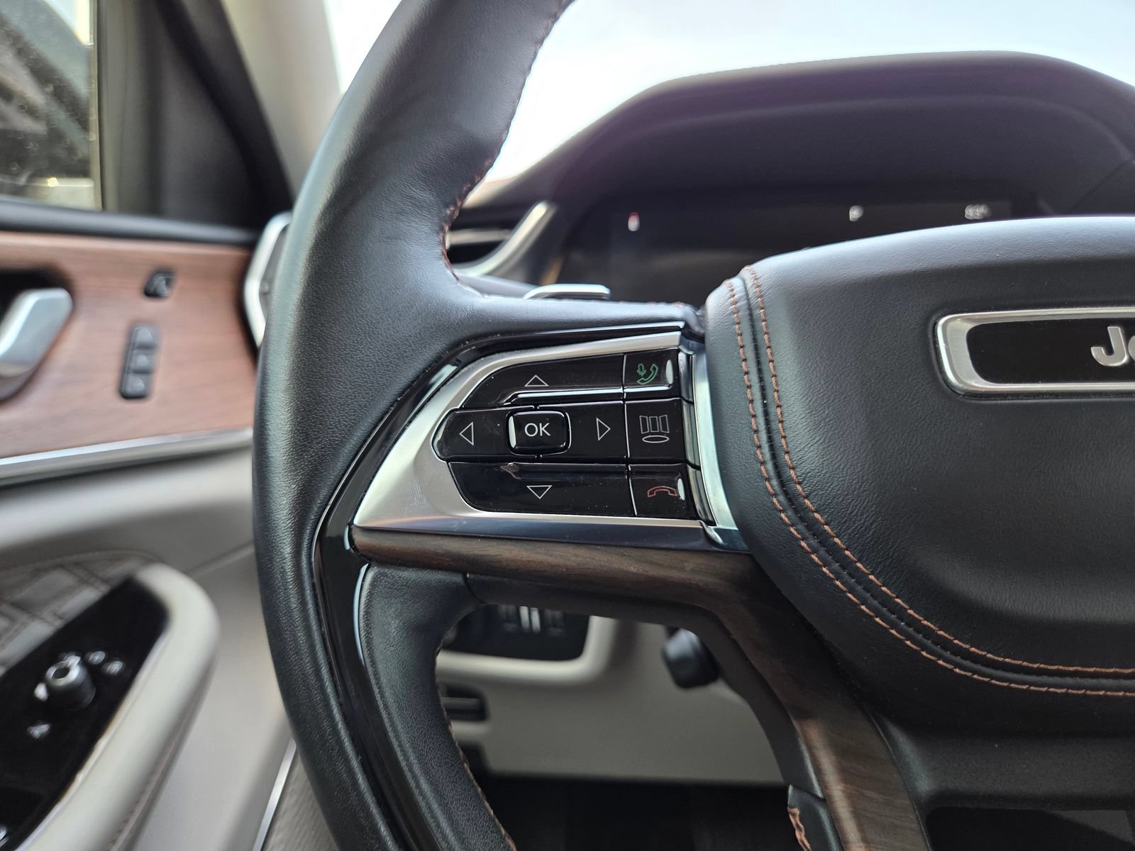 Used 2022 Jeep Grand Cherokee Summit RWD image 51