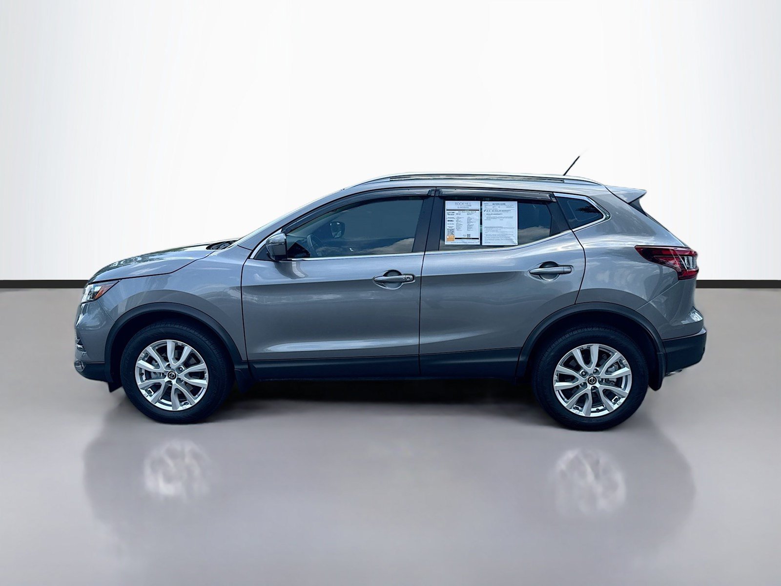Used 2022 Nissan Rogue Sport SV w/ Technology Package FWD image 4