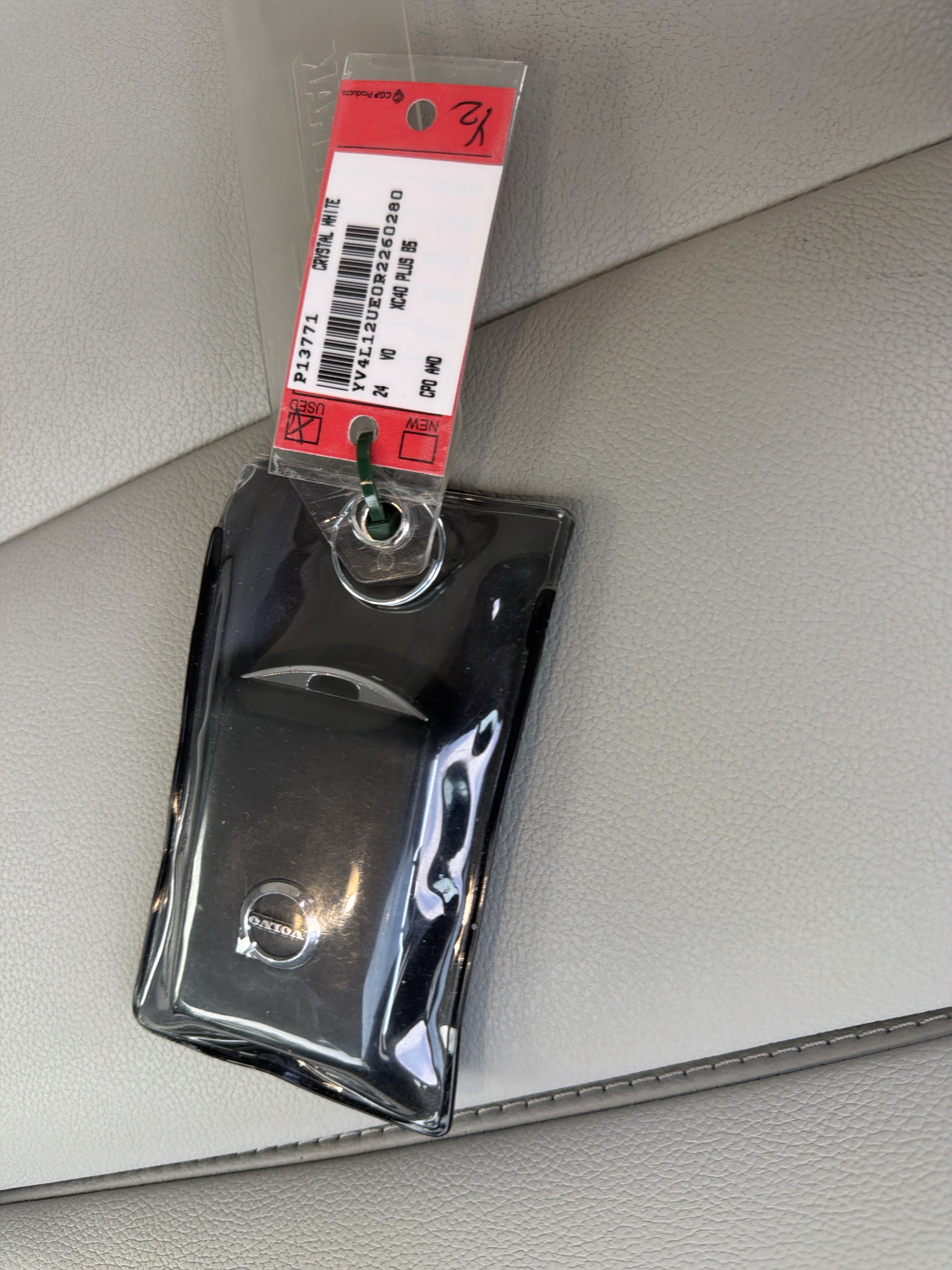 Certified 2024 Volvo XC40 B5 Plus AWD/4WD image 38